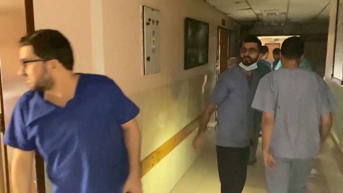 Israel kiểm soát bệnh viện lớn nhất Gaza - Ảnh 1.