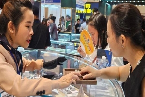 Vì sao ở Việt Nam vẫn tồn tại thói quen 'mua vàng ở đâu phải bán ở đó'?