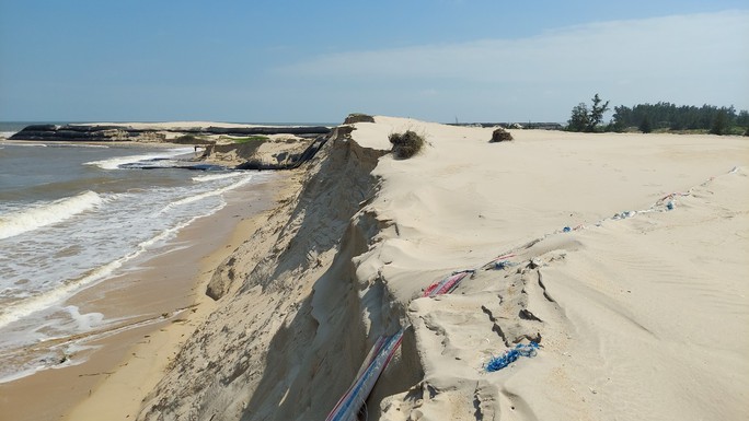 Xử lý hàng trăm ngàn khối cát nạo vét đóng băng bên bờ biển tỉnh Quảng Trị ra sao? - Ảnh 4.