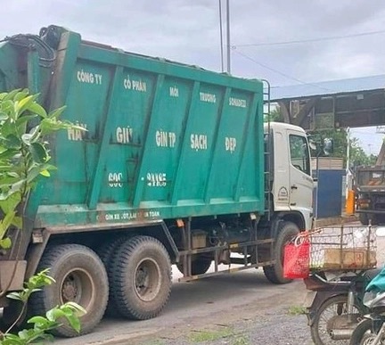 Truy tố tài xế xe chở rác tông 3 mẹ con ở Đồng Nai khiến dư luận phẫn nộ - Ảnh 1.