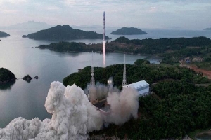 Triều Tiên bất ngờ phóng vệ tinh do thám trước ngày thông báo