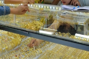 Giá vàng hôm nay 22/11: Vàng thế giới tăng vọt, vượt ngưỡng 2.000 USD/ounce