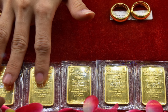 Giá vàng hôm nay 23-11: USD tăng giá dữ dội, vàng giảm mạnh - Ảnh 1.