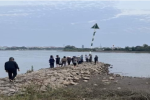 Đã tìm thấy thi thể 2 học sinh trượt chân ngã xuống sông ở Nam Định
