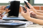 New Zealand cấm dùng điện thoại di động trong trường học