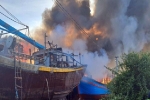 Đang cháy lớn tại xưởng đóng tàu ở Phan Thiết, lãnh đạo Bình Thuận rời họp đến hiện trường