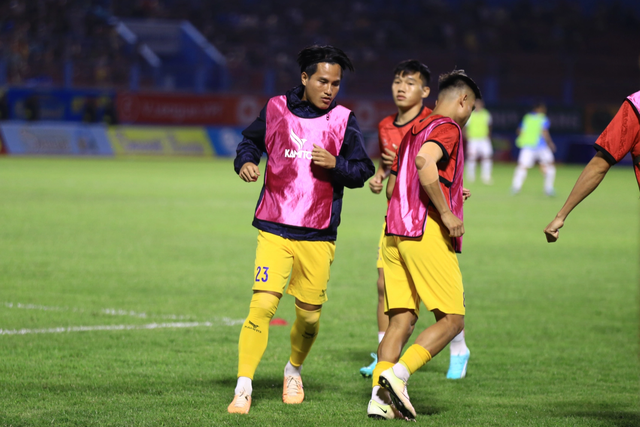 Khánh Hòa thất bại trong đội hình với duy nhất 1 thủ môn- Ảnh 2.