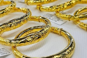 Giá vàng nhẫn, vàng trang sức 'bốc hơi' cả triệu đồng