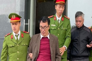 Hoãn tòa xử cựu cục phó quản lý thị trường Trần Hùng kêu oan