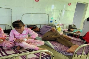 Sau khi uống sữa, 55 học sinh tiểu học phải nhập viện nghi bị ngộ độc