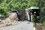 Xe tải và xe khách tông nhau trên đèo Bảo Lộc, 4 du khách nước ngoài bị thương