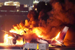 Nhật Bản: Cách đưa 367 hành khách thoát khỏi máy bay bốc cháy 'mẫu mực như sách giáo khoa'