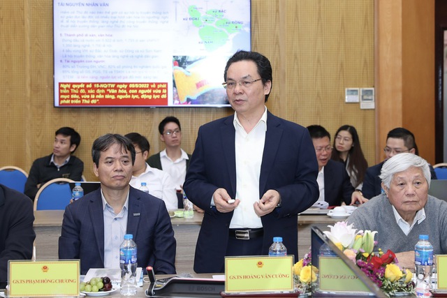 GS-TS Hoàng Văn Cường, đại diện đơn vị tư vấn cung cấp thông tin về Quy hoạch thủ đô Hà Nội