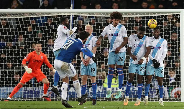Siêu phẩm chốt 132 phút không bàn thắng, Everton đoạt vé đi tiếp FA Cup- Ảnh 2.