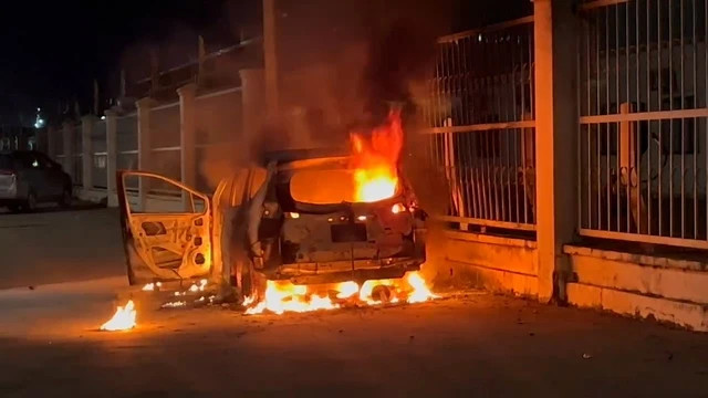 Dân sinh - Bình Phước: Xe ô tô 7 chỗ bốc cháy trong đêm (Hình 3).