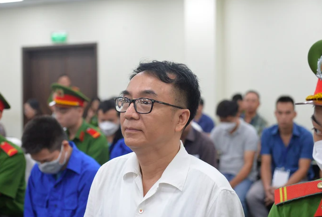 Sáng nay xét xử phúc thẩm cựu cục phó Trần Hùng vụ "bảo kê" sách giáo khoa giả- Ảnh 1.