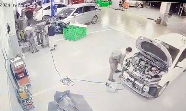 VIDEO: Nổ bình dầu trong xưởng của đại lý ôtô Toyota, 1 người bị thương- Ảnh 1.