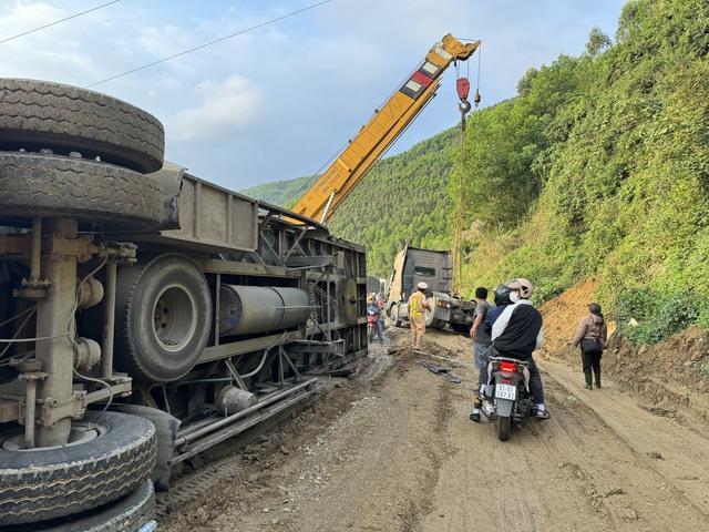 Tai nạn ở đèo An Khê, ô tô xếp hàng cả chục km trên Quốc lộ 19 - Ảnh 2.
