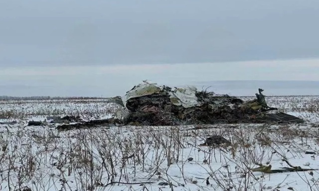 Một phần xác máy bay Il-76 rơi tại tỉnh Belgorod ngày 24-1. Ảnh: RIA Novosti