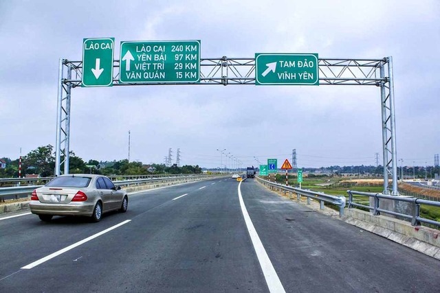 Kể từ 0 giờ ngày 1-2, Tổng công ty Đầu tư phát triển đường cao tốc Việt Nam (VEC) sẽ tăng phí 4 tuyến cao tốc, trong đó có tuyến Nội Bài - Lào Cai