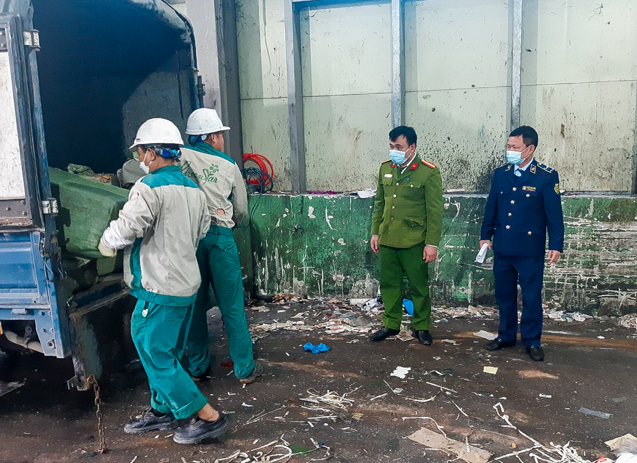 An ninh - Hình sự - Bắc Ninh: Xử lý 2.500kg mỡ lợn lậu