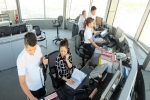 Kiểm soát viên không lưu căng mình điều hành hơn 900 chuyến bay/ngày tại Tân Sơn Nhất