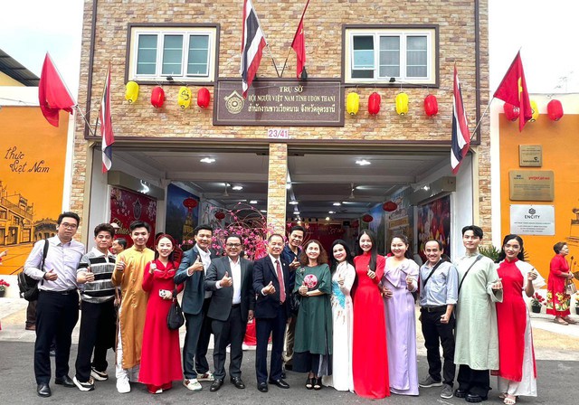 Các nghệ sĩ Tạ Minh Tâm, Điền Trung, Lê Thanh Thảo mang "Tết Việt" đến kiều bào ở Thái Lan- Ảnh 7.
