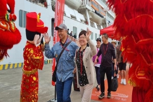 Hạ Long đón chuyến tàu biển du lịch quốc tế đầu tiên năm Giáp Thìn 2024