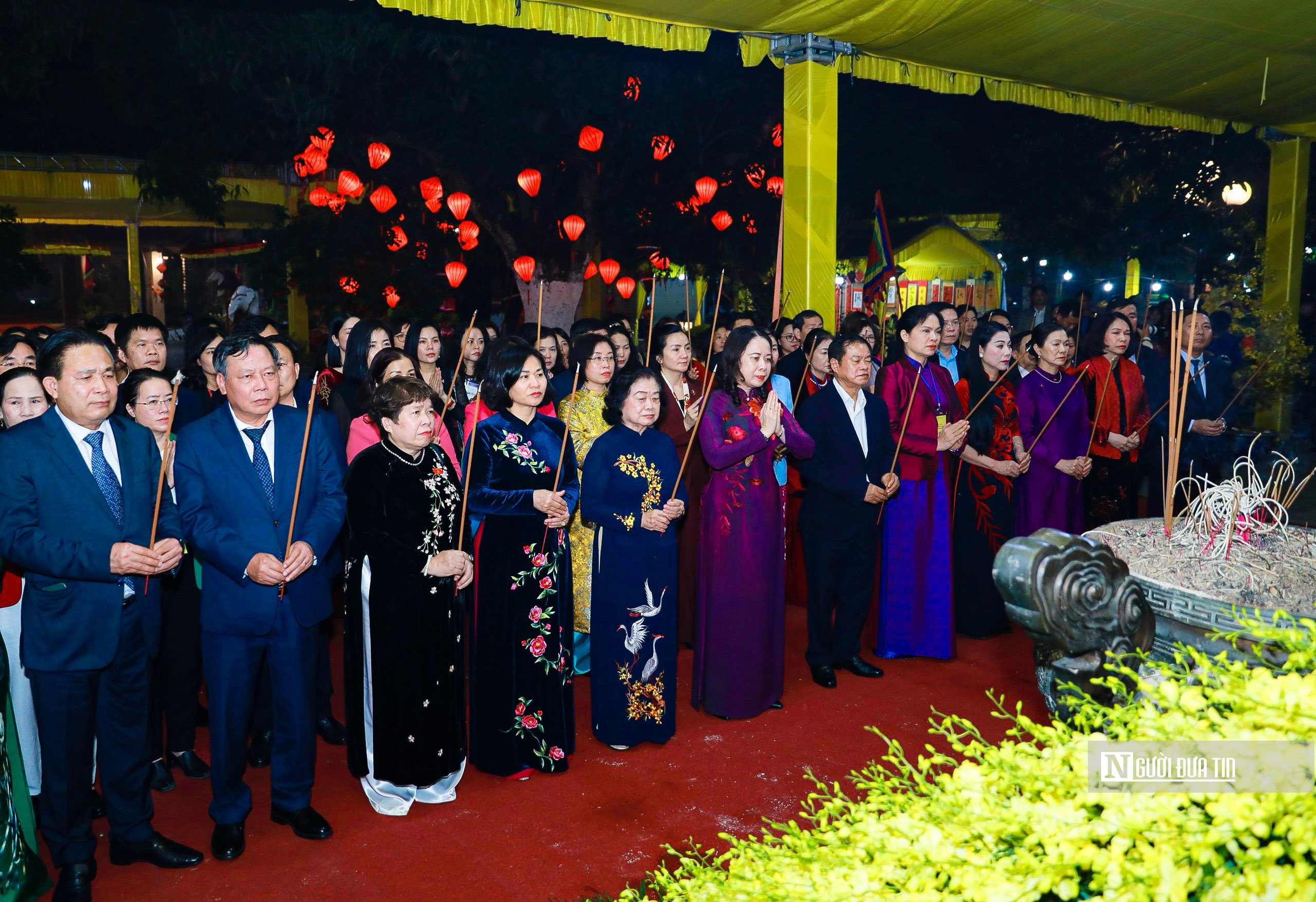 Sự kiện - Hà Nội: Đền Hai Bà Trưng rực sáng trong đêm khai hội