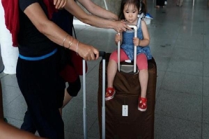 Tranh cãi về 'khu vực cấm trẻ em' trên máy bay