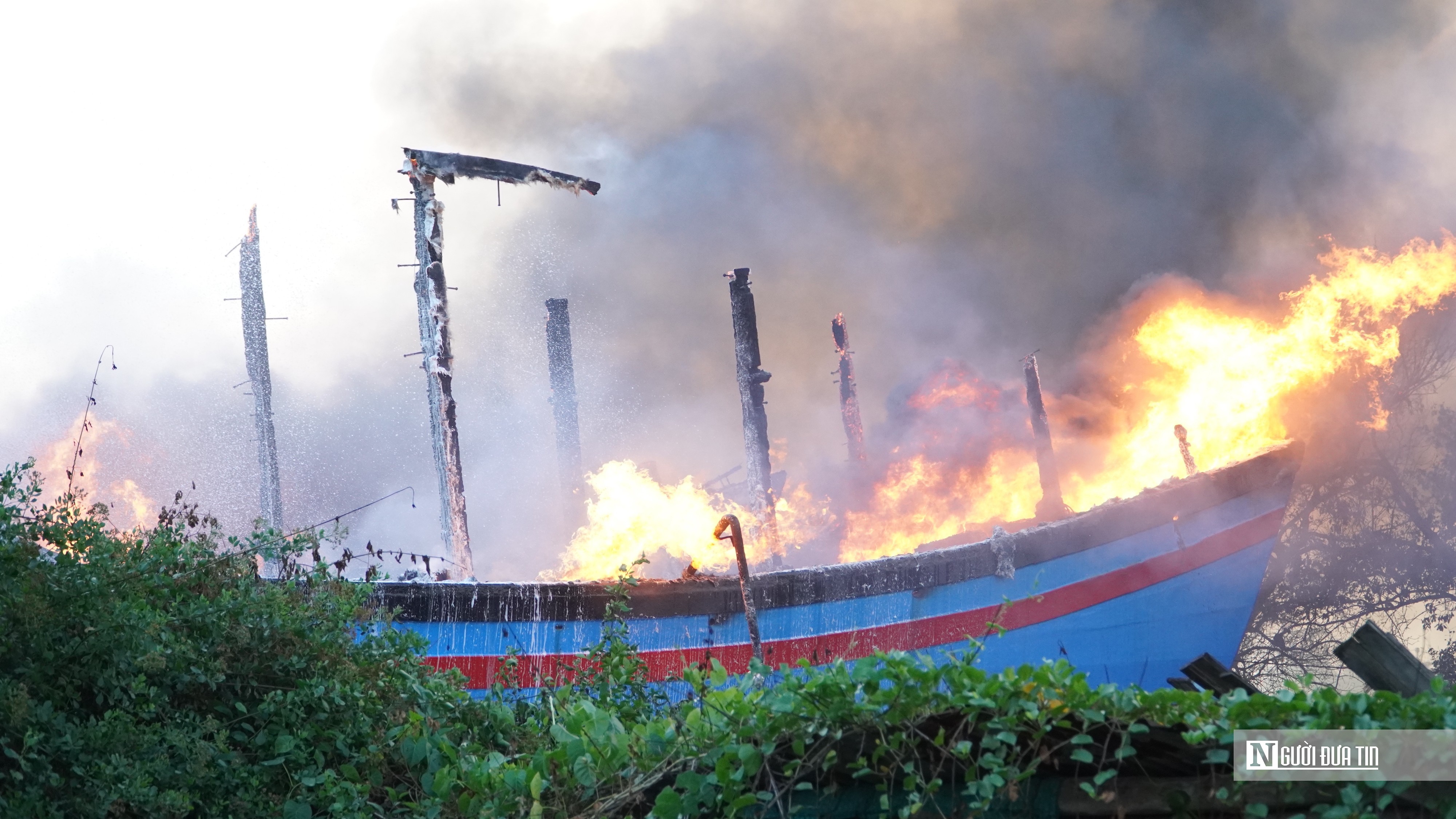 Dân sinh - Vụ 11 tàu cháy rụi ở Bình Thuận: Còn vướng mắc trong giám định tài sản (Hình 2).