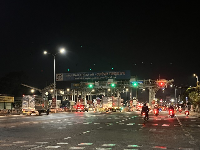 CSGT tạm thời đóng một đoạn đường cao tốc Phan Thiết-Dầu Giây- Ảnh 5.