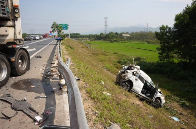 Đã có 3 người tử vong trong vụ tai nạn giao thông trên cao tốc Cam Lộ - La Sơn