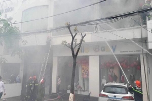 Dập tắt vụ cháy lớn tại cửa hàng đúng ngày 'vía Thần tài'