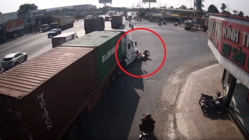 Dân sinh - Đồng Nai: Va chạm với xe container, bé gái 12 tuổi tử vong