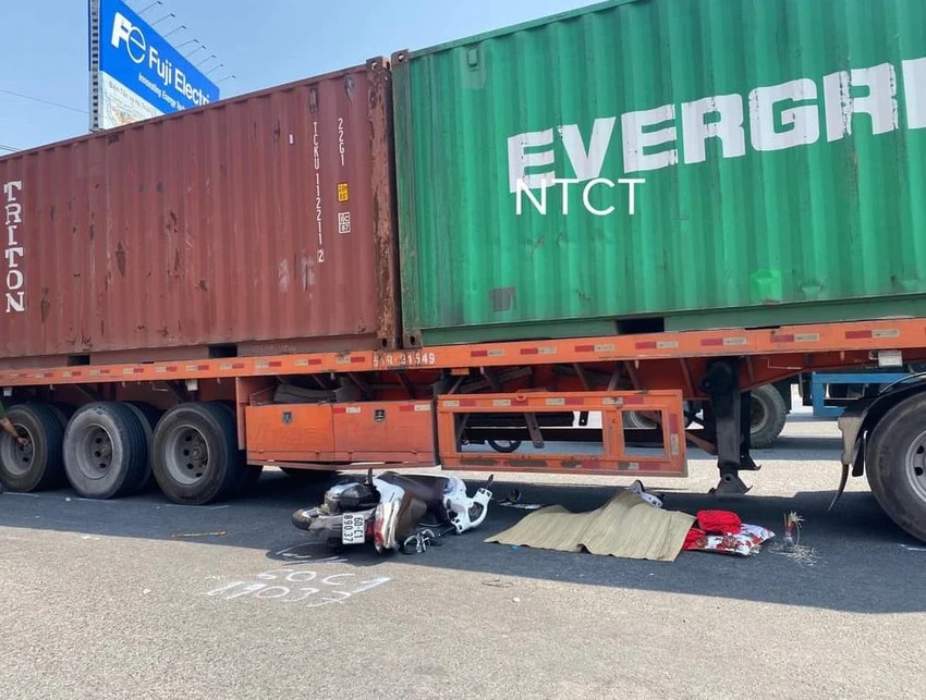Dân sinh - Đồng Nai: Va chạm với xe container, bé gái 12 tuổi tử vong (Hình 2).
