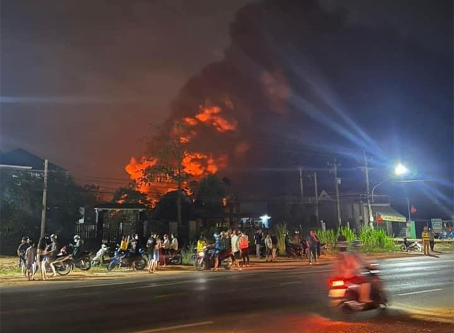 Dân sinh - Bình Phước: Điều tra vụ cháy nhà xưởng công ty sản xuất bao bì