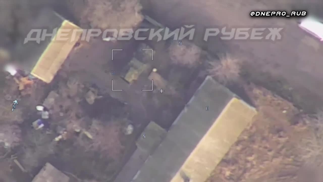 Thế giới - Nga không kích sân bay chiến lược Mirgorod, Ukraine tổn thất cả máy bay và tên lửa
