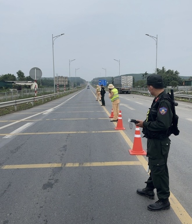 Bố trí các chốt xử lý trên tuyến cao tốc Cam Lộ - La Sơn