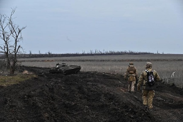 Ukraine tiếp tục rút quân, Nga nói về ý tưởng hoà bình- Ảnh 2.