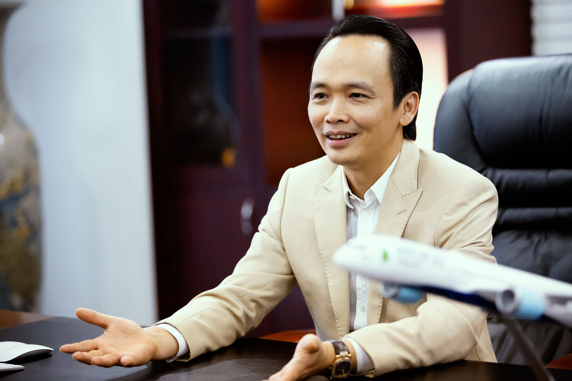 Hồ sơ doanh nghiệp - 685 nhà đầu tư tố cáo ông Trịnh Văn Quyết, đề nghị bồi thường thiệt hại