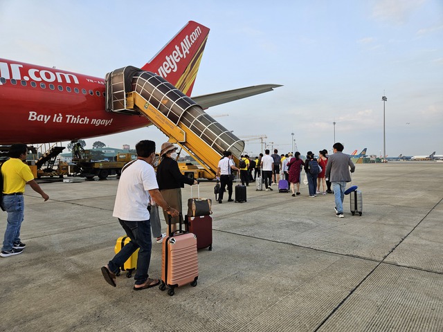 Trần giá vé máy bay nội địa tăng từ ngày 1-3 có thể ảnh hưởng đến du lịch trong nướcẢnh: LAM GIANG