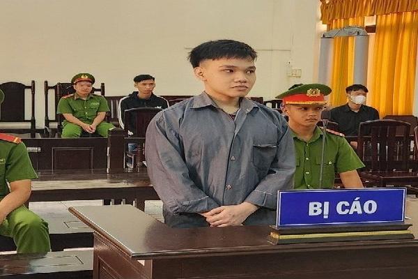 Kiên Giang: Lãnh 12 tháng tù vì xin súng về chụp ảnh khoe trên mạng