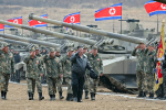 Ông Kim Jong Un chỉ đạo cuộc trình diễn xe tăng