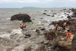 Thanh Hóa: Nhóm khách tắm biển đúng dịp mưa bão, 2 người chết và mất tích