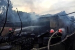Nhà xưởng gần 300 m2 đổ sập, tan hoang sau vụ cháy
