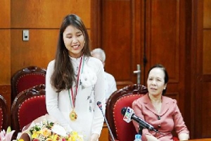 Hải Phòng thưởng 500 triệu đồng cho nữ sinh đoạt HCV Olympic Sinh học