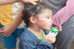 TPHCM: Bé gái 5 tuổi bị cô giáo tát bầm tím, sưng mặt
