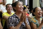 Những cảm xúc chưa kể của mẹ Công Phương và Tiến Dũng sau chiến thắng của Olympic Việt Nam