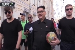 'Kim Jong Un' làm náo loạn Moscow, TT Nga Putin trổ tài sút penalty